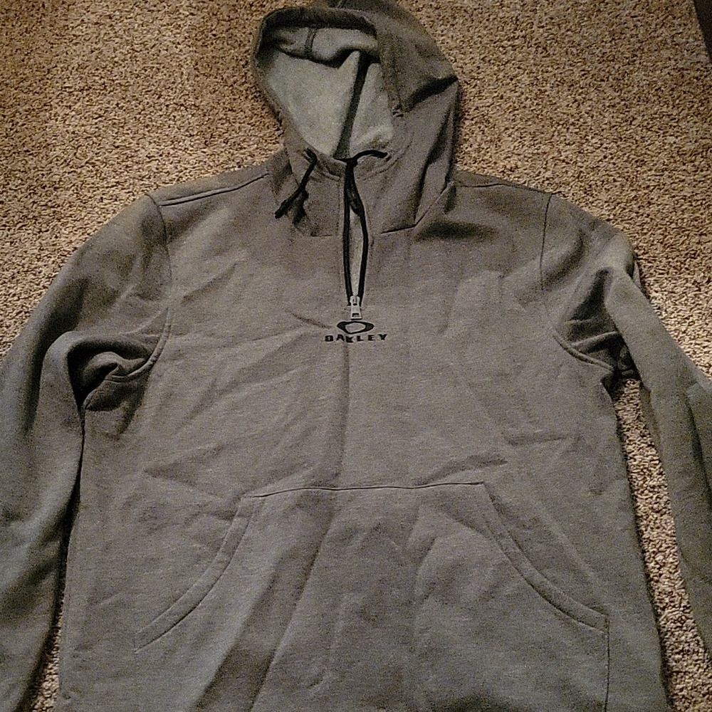 Nwot Oakley hoodie